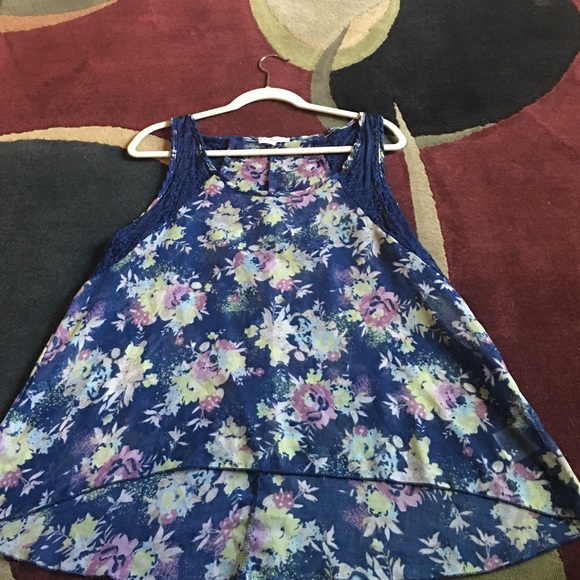 Delia's crop top
