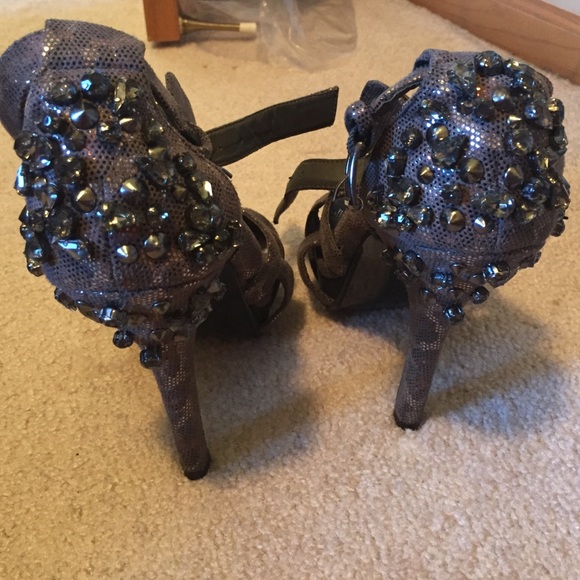 Heels - Picture 1 of 4