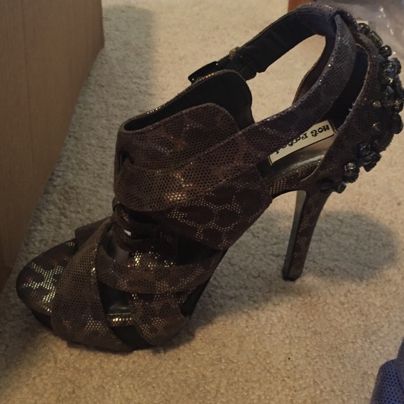Heels - Picture 4 of 4