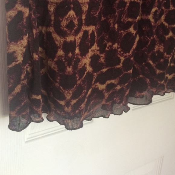 DKNY wine and leopard short flutter sleeve babydoll tie top - Picture 3 of 4