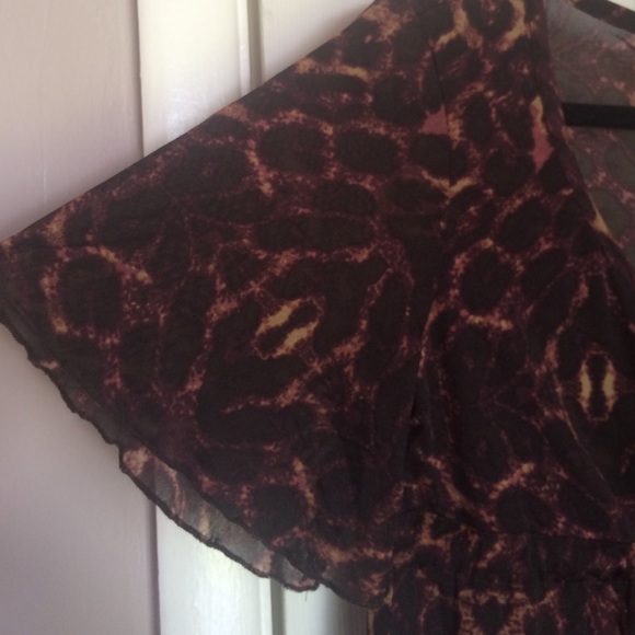 DKNY wine and leopard short flutter sleeve babydoll tie top - Picture 4 of 4