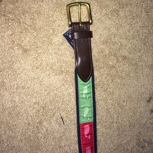 Vineyard vines belt