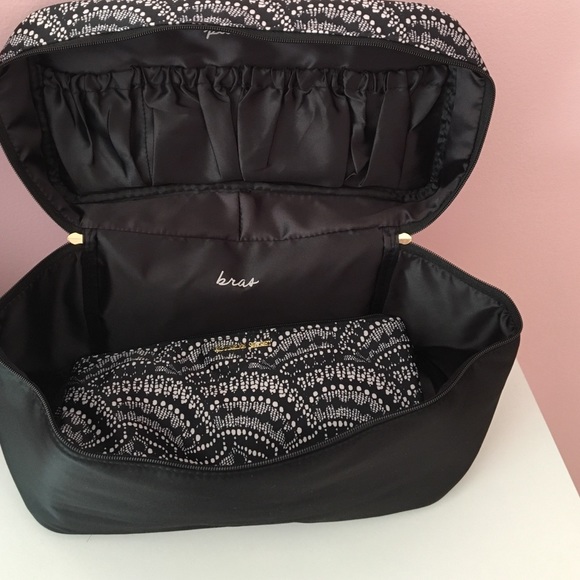 NEW W/ TAG Victoria Secret Bra&Pantie Travel Bag - Picture 4 of 4