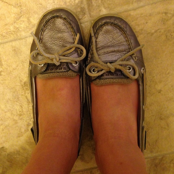 💝SALE!!!💝 Gray metallic sperry flats