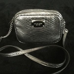 AUTHENTIC MICHAEL KORS MINI CROSS BODY BAG