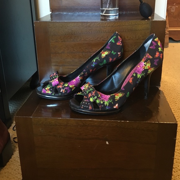 Butterfly print bcbgirls shoes