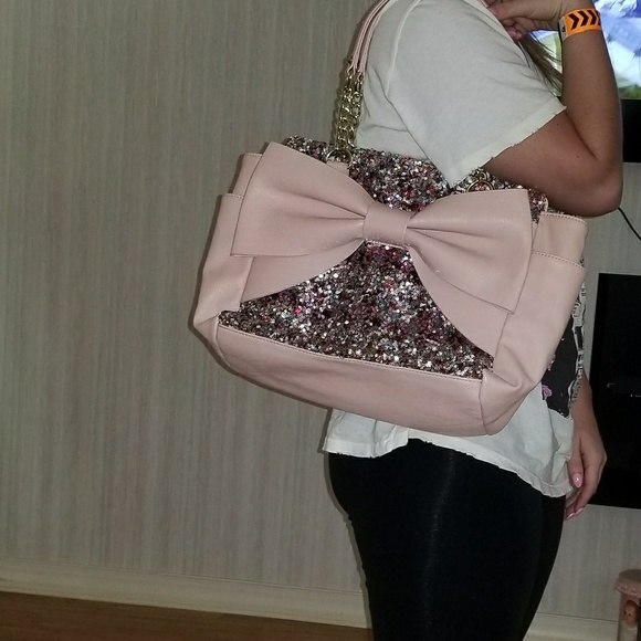 Meet your Posher, Crystal - Picture 2 of 3