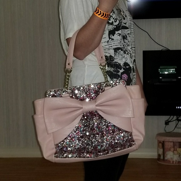 Meet your Posher, Crystal - Picture 3 of 3