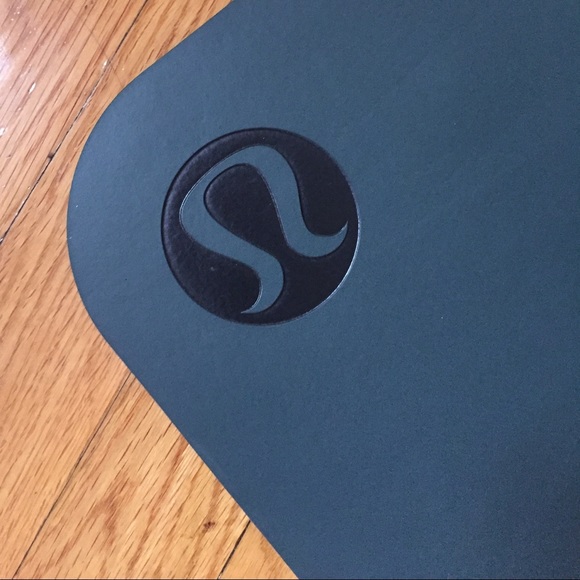 BRAND NEW lululemon "The Mat"