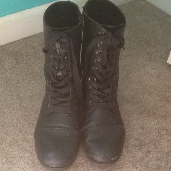 Combat boots
