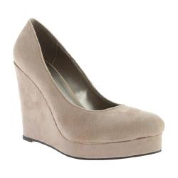 Michael Antonio Avalon suede wedge pumps