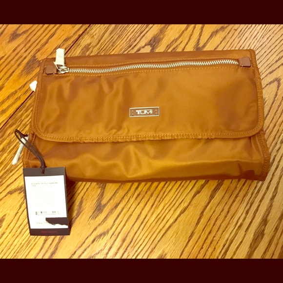 TUMI TRI-FOLD HANGING CASE