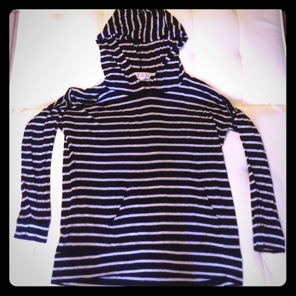 Long sleeve cotton tee with hood