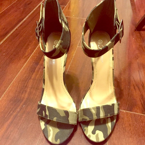 Camouflage heels