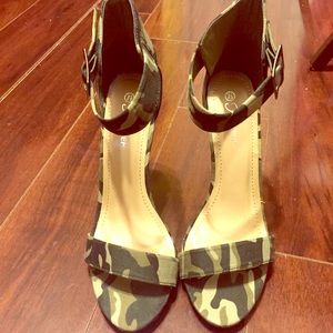 Camouflage heels