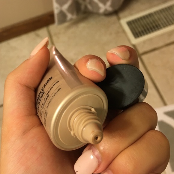bare minerals tinted moisturizer - Picture 3 of 3