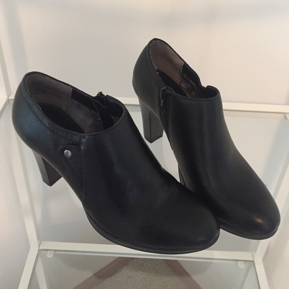 Size 7.5 Black Leather Booties