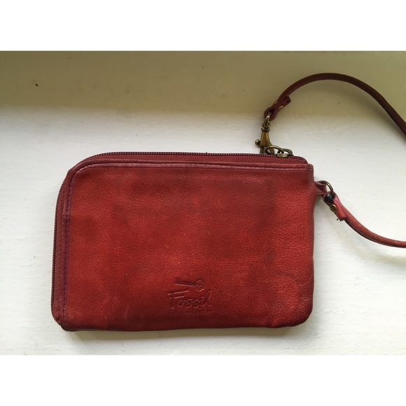 Adorable leather Fossil clutch **MOVING SALE EVERYTHING MUST GO** - Picture 2 of 4
