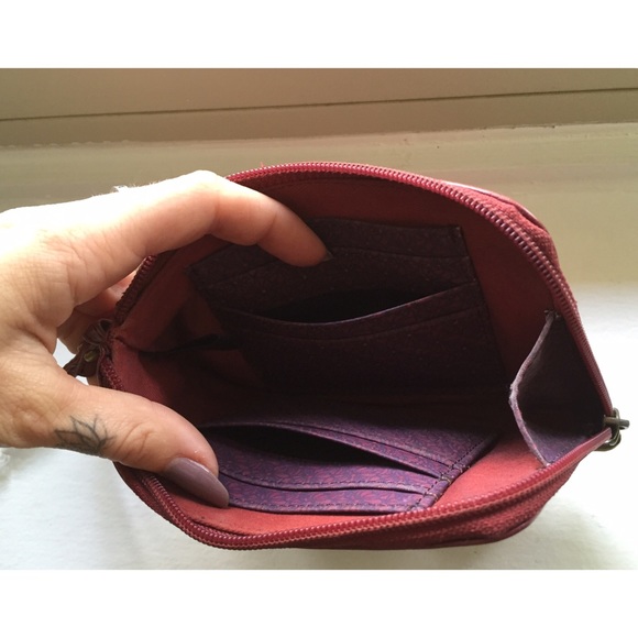 Adorable leather Fossil clutch **MOVING SALE EVERYTHING MUST GO** - Picture 3 of 4