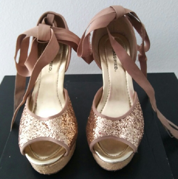 Gold Seguin Wedges with Ankle Tie - Picture 1 of 4