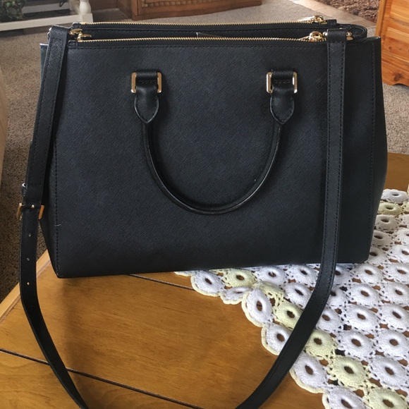 black michael kors bag - Picture 2 of 3