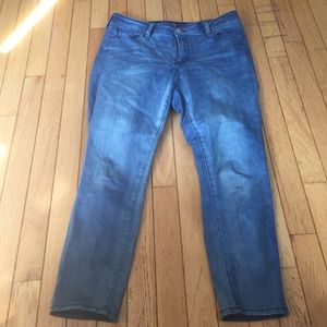 FLASH SALE Old Navy Rockstar Cropped Jeans Sz 8