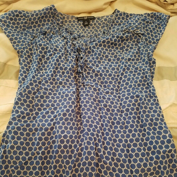 GAP short sleeved blouse