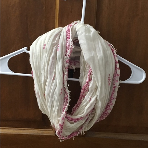 AE pink and white circle scarf