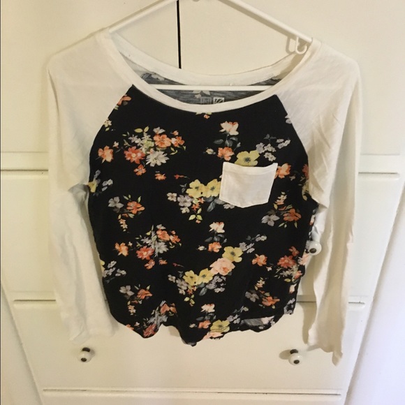 Nollie (PacSun) floral baseball tee