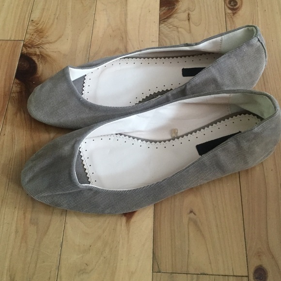 brand new taupe flats