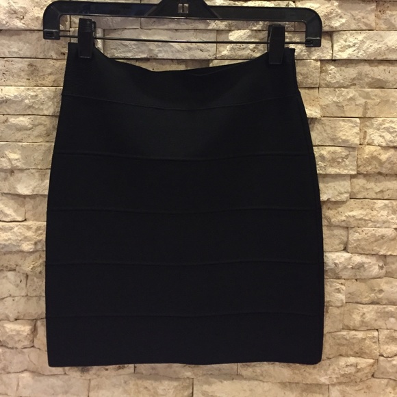 BCBGMAXAZRIA  New Simone Black Skirt Small
