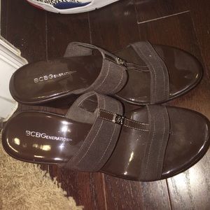 BCBG brown wedges