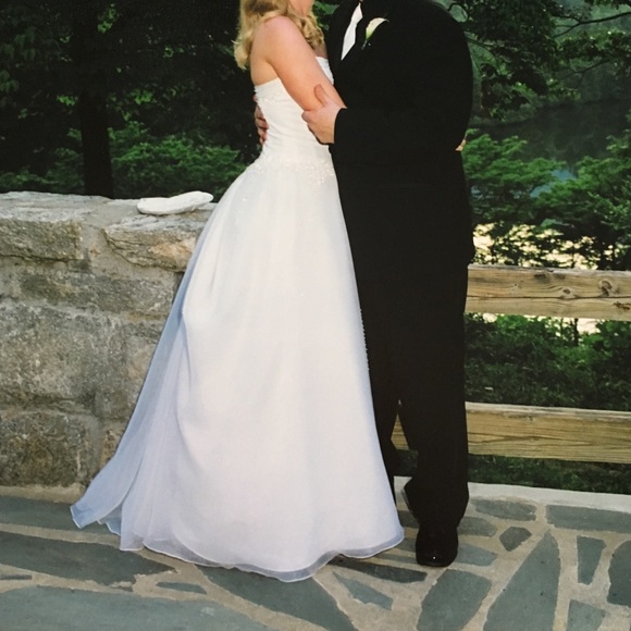 Ethereal white bridal gown - Picture 3 of 4