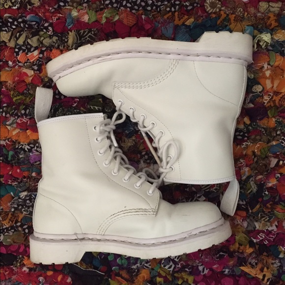 1460 Mono Boot in white