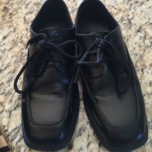 Black dress shoes