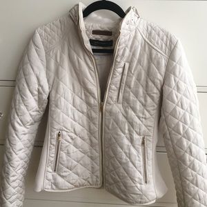 Quilted Zara down jacket with gold detailing ✨