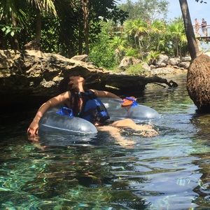 Meet your Posher, April