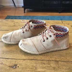 TOMS Shoes Chukka booties