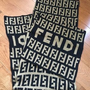 🛍Interchangeable FENDI scarf *negotiable price*