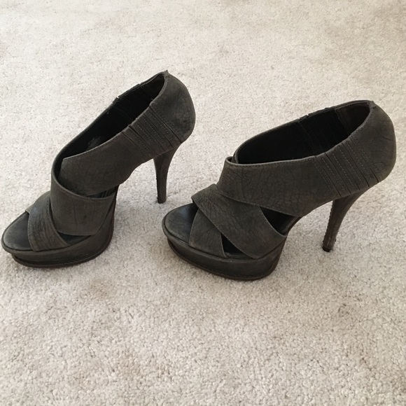 Elizabeth and James MILA pumps, size 6.5 - Picture 2 of 3