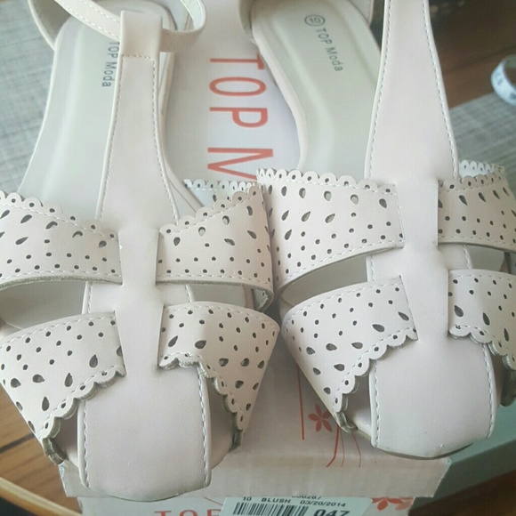 Sandals - Picture 2 of 4