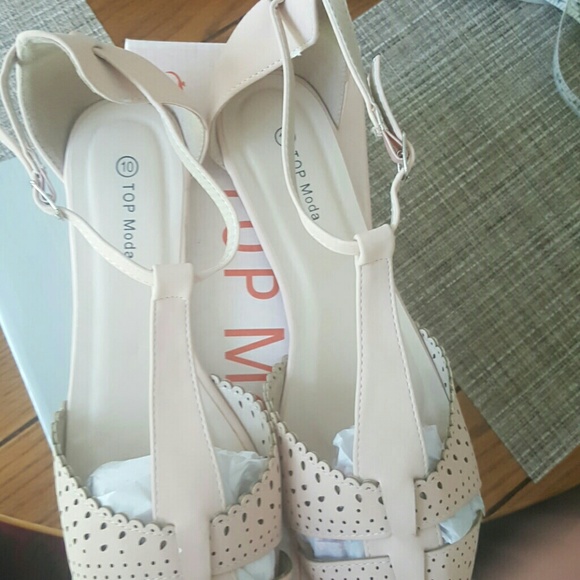 Sandals - Picture 3 of 4