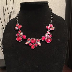 Fashionable red accent necklace