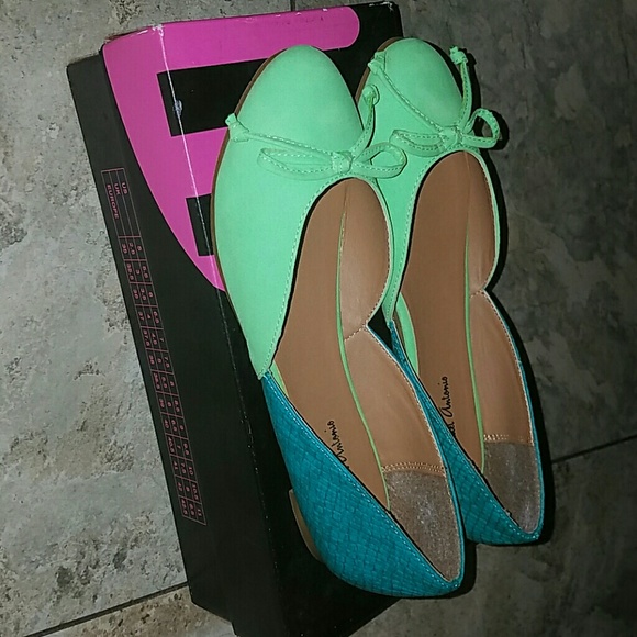 Flats worn once