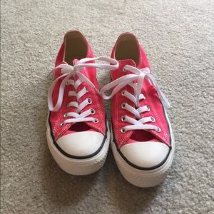 Size 6 (size 8 women's) hot pink converse