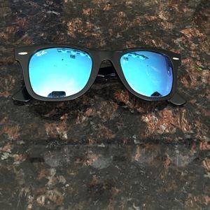 Ray Ban Wayfarer with blue reflective lenses.