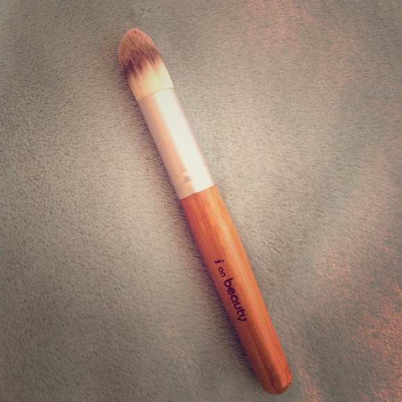Makeup brush