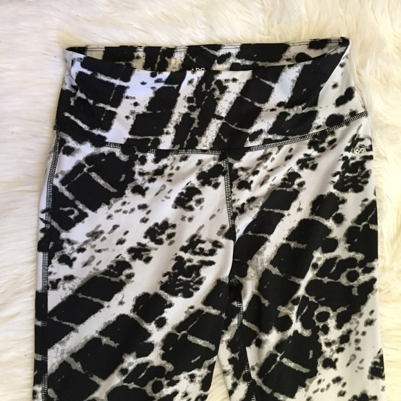 Black, white &a gray tye dye leggings - Picture 1 of 3