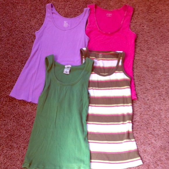 Bundle of 4 tank tops!