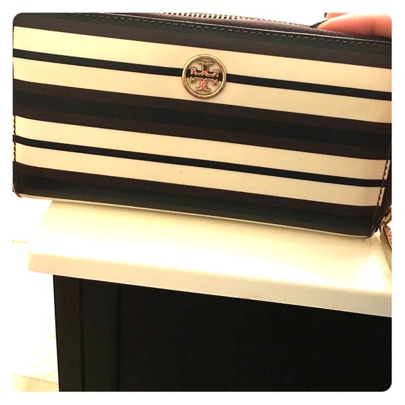 Tory burch wallet/ clutch